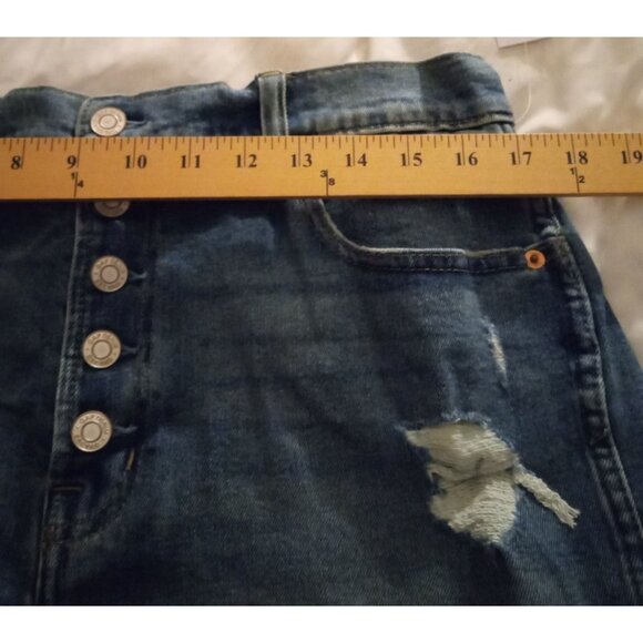 Gap Factory Womens Mid-Rise Distressed Denim Shorts Size 14/32Cotton Blend NWT - Picture 3 of 9